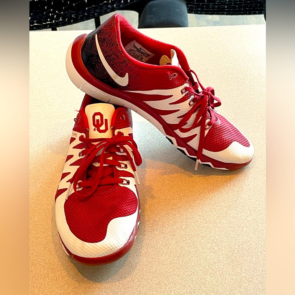 Nike men’s size 9 Oklahoma Sooners Shoes